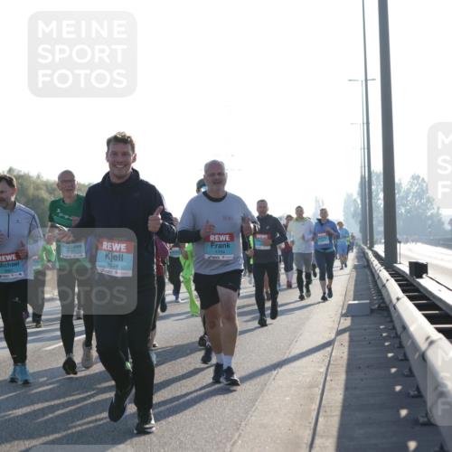 03.10.2025 - Köhlbrandbrückenlauf Jannik Wohlers http://msf.ph/oto/9062886 03.10.2025 09:23:50 Position 3 2873, 2624, 1704 meine-sportfotos.de