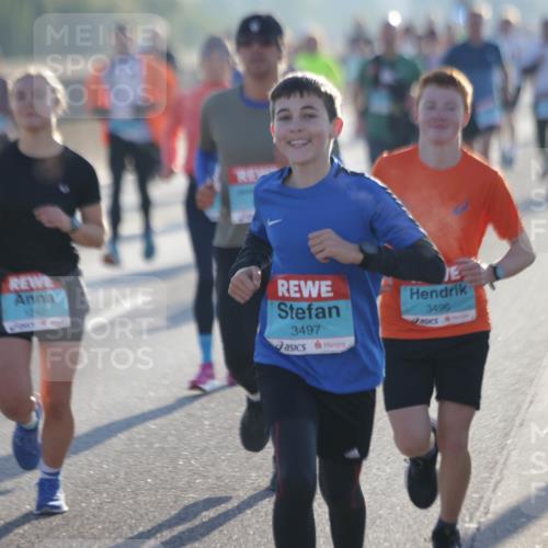 03.10.2025 - Köhlbrandbrückenlauf Jannik Wohlers http://msf.ph/oto/9062898 03.10.2025 09:15:58 Position 3 1242, 3497, 3496 meine-sportfotos.de