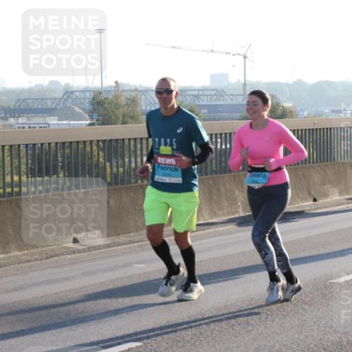 03.10.2025 - Köhlbrandbrückenlauf Lena Gebhardt http://msf.ph/oto/9062908 03.10.2025 09:20:31 Position 1 20, 25, 3550 meine-sportfotos.de