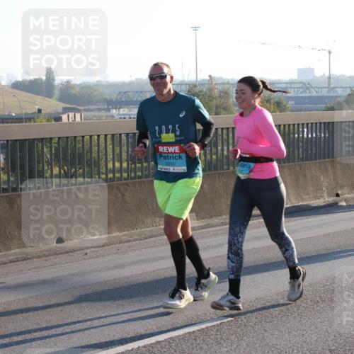 03.10.2025 - Köhlbrandbrückenlauf Lena Gebhardt http://msf.ph/oto/9062910 03.10.2025 09:20:31 Position 1 2025, 3550 meine-sportfotos.de