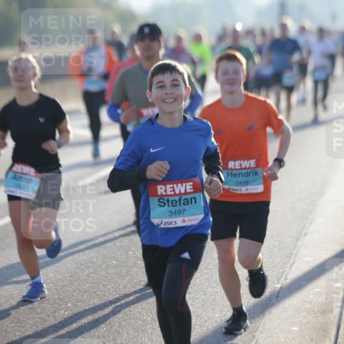 03.10.2025 - Köhlbrandbrückenlauf Jannik Wohlers http://msf.ph/oto/9062918 03.10.2025 09:15:58 Position 3 3497, 3496 meine-sportfotos.de