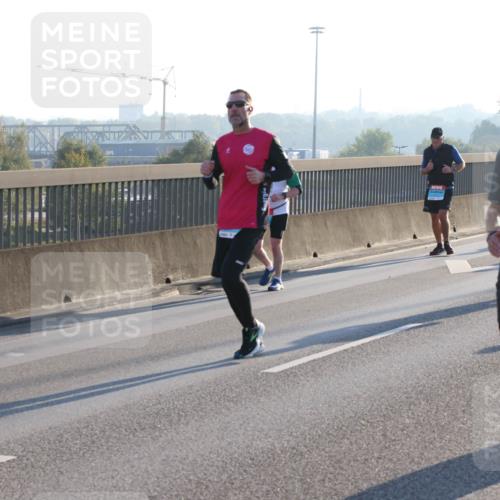 03.10.2025 - Köhlbrandbrückenlauf Lena Gebhardt http://msf.ph/oto/9062925 03.10.2025 09:20:32 Position 1 1501 meine-sportfotos.de