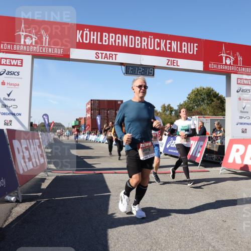 03.10.2025 - Köhlbrandbrückenlauf Lena Gebhardt http://msf.ph/oto/9062935 03.10.2025 13:12:19 Ziel 4266, 4305, 4369, 4470, 4474, 4656, 4908, 5062, 5644, 6098, 6121, 6185, 6565, 6566 meine-sportfotos.de