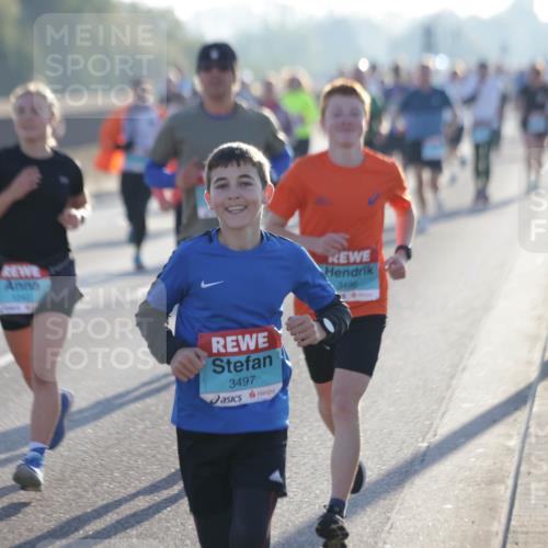 03.10.2025 - Köhlbrandbrückenlauf Jannik Wohlers http://msf.ph/oto/9062936 03.10.2025 09:15:58 Position 3 3497, 3496 meine-sportfotos.de