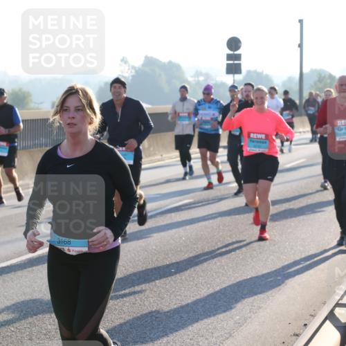 03.10.2025 - Köhlbrandbrückenlauf Lena Gebhardt http://msf.ph/oto/9062957 03.10.2025 09:20:33 Position 1  meine-sportfotos.de