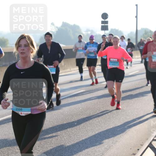 03.10.2025 - Köhlbrandbrückenlauf Lena Gebhardt http://msf.ph/oto/9062962 03.10.2025 09:20:33 Position 1 3168 meine-sportfotos.de