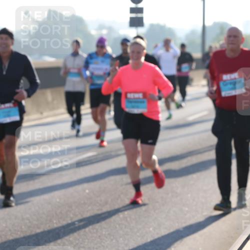 03.10.2025 - Köhlbrandbrückenlauf Lena Gebhardt http://msf.ph/oto/9062964 03.10.2025 09:20:33 Position 1  meine-sportfotos.de