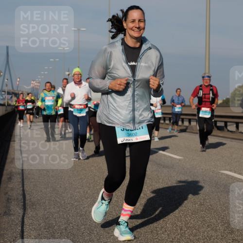 03.10.2025 - Köhlbrandbrückenlauf Fabian Wolf http://msf.ph/oto/9062968 03.10.2025 10:06:31 Position 3 3602 meine-sportfotos.de