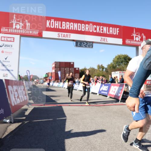 03.10.2025 - Köhlbrandbrückenlauf Lena Gebhardt http://msf.ph/oto/9062970 03.10.2025 13:12:21 Ziel 4266, 4369, 4470, 4656, 4745, 4908, 5062, 5644, 6098, 6185, 6565, 6566 meine-sportfotos.de