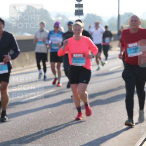 03.10.2025 - Köhlbrandbrückenlauf Lena Gebhardt http://msf.ph/oto/9062972 03.10.2025 09:20:33 Position 1  meine-sportfotos.de