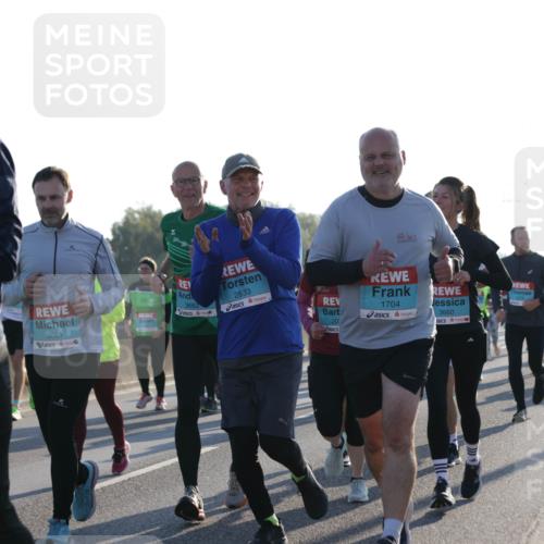 03.10.2025 - Köhlbrandbrückenlauf Jannik Wohlers http://msf.ph/oto/9062974 03.10.2025 09:23:51 Position 3 2624, 3661, 20, 1704, 2633, 3662, 3660 meine-sportfotos.de