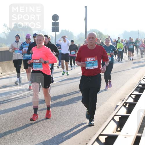 03.10.2025 - Köhlbrandbrückenlauf Lena Gebhardt http://msf.ph/oto/9062991 03.10.2025 09:20:34 Position 1 3750, 3210, 1498 meine-sportfotos.de