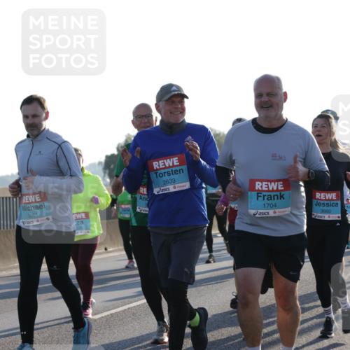 03.10.2025 - Köhlbrandbrückenlauf Jannik Wohlers http://msf.ph/oto/9062994 03.10.2025 09:23:51 Position 3 2633, 3661, 1704, 3660, 250 meine-sportfotos.de