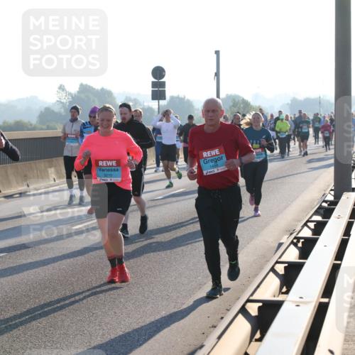03.10.2025 - Köhlbrandbrückenlauf Lena Gebhardt http://msf.ph/oto/9062997 03.10.2025 09:20:34 Position 1 3750, 3210, 1498, 202 meine-sportfotos.de