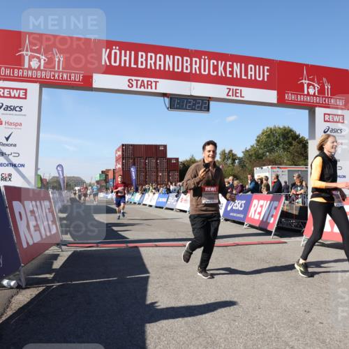 03.10.2025 - Köhlbrandbrückenlauf Lena Gebhardt http://msf.ph/oto/9062999 03.10.2025 13:12:22 Ziel 4266, 4369, 4470, 4656, 4745, 4908, 5062, 5644, 6098, 6185, 6565, 6566 meine-sportfotos.de