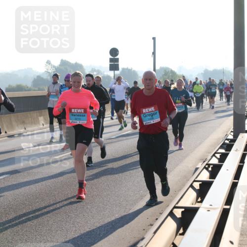 03.10.2025 - Köhlbrandbrückenlauf Lena Gebhardt http://msf.ph/oto/9063001 03.10.2025 09:20:34 Position 1 3750, 3210, 1498 meine-sportfotos.de