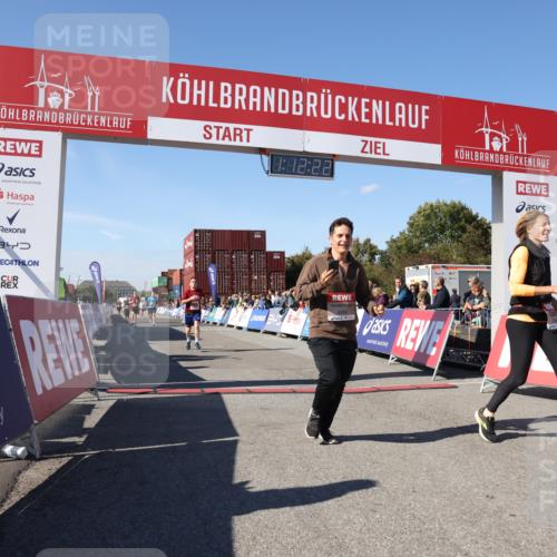 03.10.2025 - Köhlbrandbrückenlauf Lena Gebhardt http://msf.ph/oto/9063007 03.10.2025 13:12:22 Ziel 4266, 4369, 4470, 4656, 4745, 4908, 5062, 5644, 6098, 6185, 6565, 6566 meine-sportfotos.de
