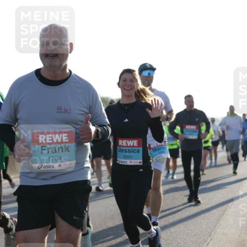 03.10.2025 - Köhlbrandbrückenlauf Jannik Wohlers http://msf.ph/oto/9063010 03.10.2025 09:23:52 Position 3 2633, 11, 1704, 3660 meine-sportfotos.de