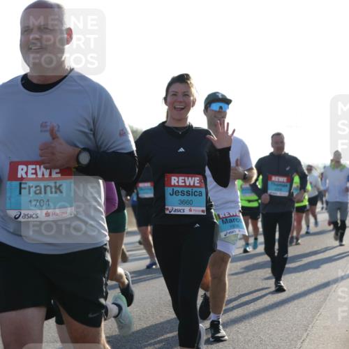03.10.2025 - Köhlbrandbrückenlauf Jannik Wohlers http://msf.ph/oto/9063021 03.10.2025 09:23:52 Position 3 1704, 3660, 1938 meine-sportfotos.de