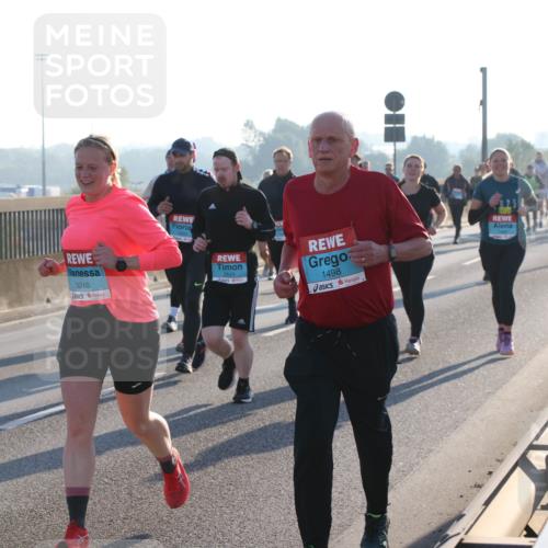 03.10.2025 - Köhlbrandbrückenlauf Lena Gebhardt http://msf.ph/oto/9063026 03.10.2025 09:20:35 Position 1 3210, 1605, 3515, 1498 meine-sportfotos.de