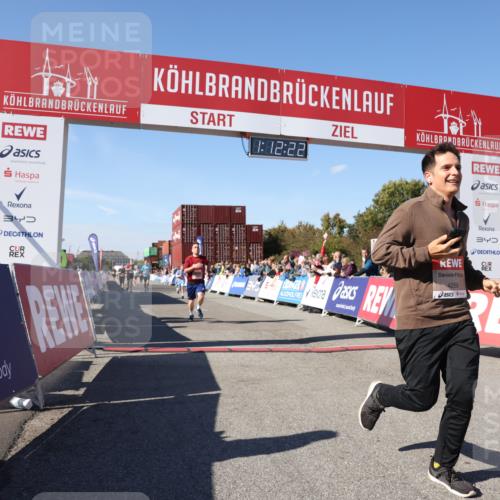03.10.2025 - Köhlbrandbrückenlauf Lena Gebhardt http://msf.ph/oto/9063027 03.10.2025 13:12:23 Ziel 4189, 4266, 4638, 4656, 4745, 4908, 5062, 5644, 6098, 6185, 6565, 6566 meine-sportfotos.de