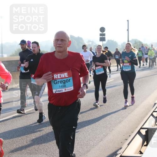 03.10.2025 - Köhlbrandbrückenlauf Lena Gebhardt http://msf.ph/oto/9063033 03.10.2025 09:20:36 Position 1 3210, 1498 meine-sportfotos.de