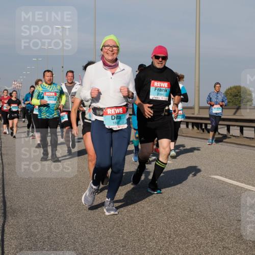 03.10.2025 - Köhlbrandbrückenlauf Fabian Wolf http://msf.ph/oto/9063037 03.10.2025 10:06:33 Position 3 2251, 1847, 2094, 1930 meine-sportfotos.de
