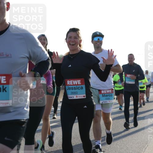 03.10.2025 - Köhlbrandbrückenlauf Jannik Wohlers http://msf.ph/oto/9063041 03.10.2025 09:23:53 Position 3 3662, 1704, 614, 3660, 1938 meine-sportfotos.de