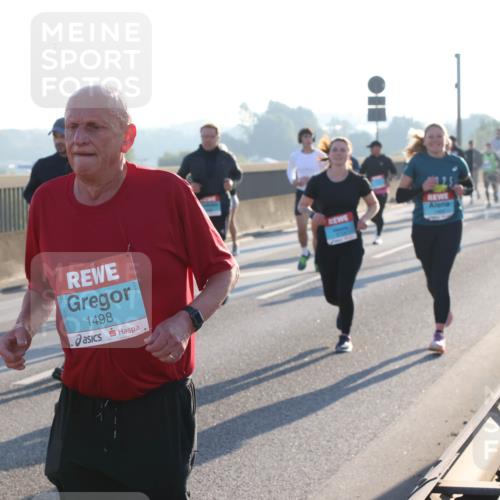 03.10.2025 - Köhlbrandbrückenlauf Lena Gebhardt http://msf.ph/oto/9063046 03.10.2025 09:20:36 Position 1 1498 meine-sportfotos.de