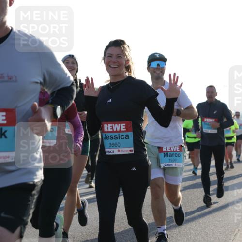 03.10.2025 - Köhlbrandbrückenlauf Jannik Wohlers http://msf.ph/oto/9063047 03.10.2025 09:23:53 Position 3 366, 1704, 3660, 1938 meine-sportfotos.de