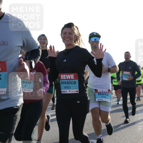 03.10.2025 - Köhlbrandbrückenlauf Jannik Wohlers http://msf.ph/oto/9063052 03.10.2025 09:23:53 Position 3 1704, 028, 3660, 1938 meine-sportfotos.de