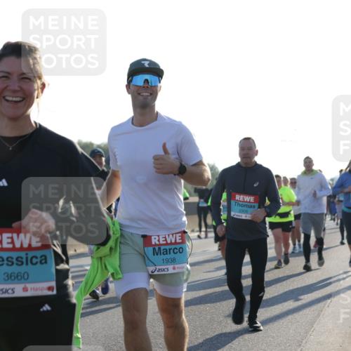 03.10.2025 - Köhlbrandbrückenlauf Jannik Wohlers http://msf.ph/oto/9063063 03.10.2025 09:23:53 Position 3 3660, 1938, 2308 meine-sportfotos.de