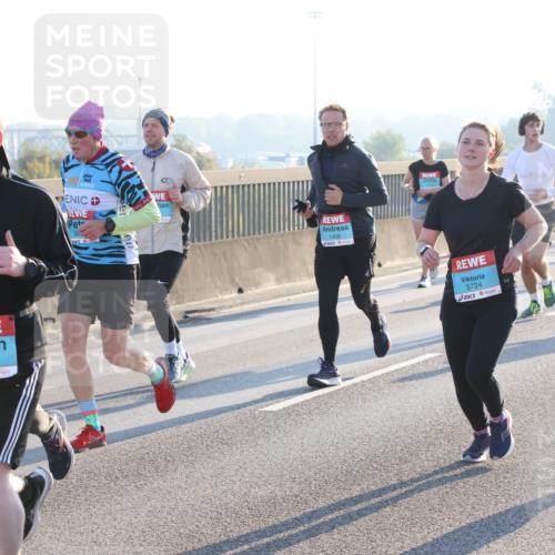 03.10.2025 - Köhlbrandbrückenlauf Lena Gebhardt http://msf.ph/oto/9063067 03.10.2025 09:20:37 Position 1 3515, 34, 1408, 3724, 2025, 1460 meine-sportfotos.de