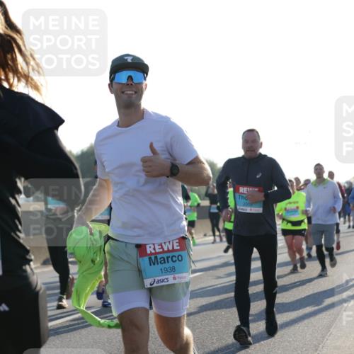 03.10.2025 - Köhlbrandbrückenlauf Jannik Wohlers http://msf.ph/oto/9063075 03.10.2025 09:23:53 Position 3 3660, 1938, 2308 meine-sportfotos.de