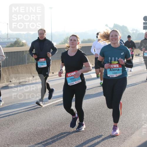 03.10.2025 - Köhlbrandbrückenlauf Lena Gebhardt http://msf.ph/oto/9063078 03.10.2025 09:20:38 Position 1 3457, 1408, 3724, 202, 1460 meine-sportfotos.de