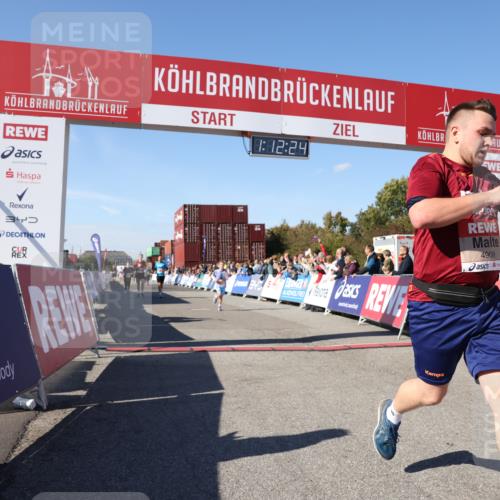 03.10.2025 - Köhlbrandbrückenlauf Lena Gebhardt http://msf.ph/oto/9063105 03.10.2025 13:12:25 Ziel 4189, 4266, 4638, 4656, 4700, 4745, 4908, 4973, 5062, 6565, 6566 meine-sportfotos.de