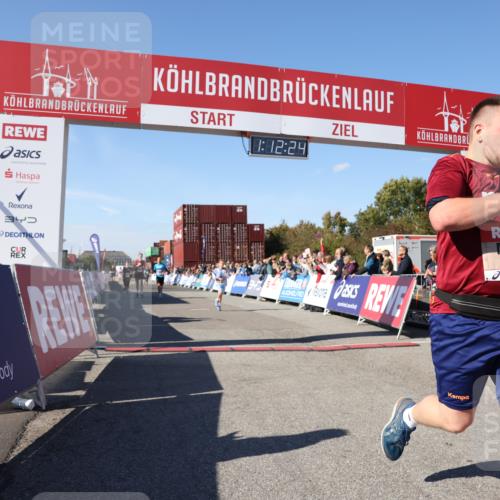 03.10.2025 - Köhlbrandbrückenlauf Lena Gebhardt http://msf.ph/oto/9063114 03.10.2025 13:12:25 Ziel 4189, 4266, 4638, 4656, 4700, 4745, 4908, 4973, 5062, 6565, 6566 meine-sportfotos.de