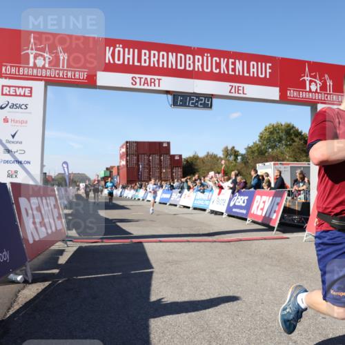 03.10.2025 - Köhlbrandbrückenlauf Lena Gebhardt http://msf.ph/oto/9063121 03.10.2025 13:12:25 Ziel 4189, 4266, 4638, 4656, 4700, 4745, 4908, 4973, 5062, 6565, 6566 meine-sportfotos.de