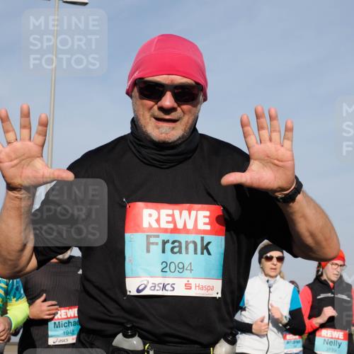 03.10.2025 - Köhlbrandbrückenlauf Fabian Wolf http://msf.ph/oto/9063147 03.10.2025 10:06:37 Position 3 2251, 1948, 2094, 3199 meine-sportfotos.de