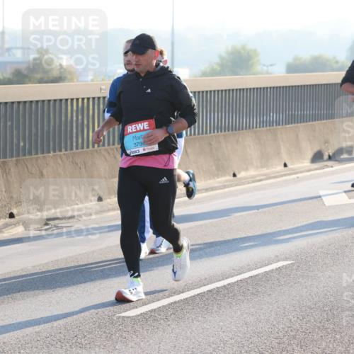 03.10.2025 - Köhlbrandbrückenlauf Lena Gebhardt http://msf.ph/oto/9063180 03.10.2025 09:20:41 Position 1 3799 meine-sportfotos.de