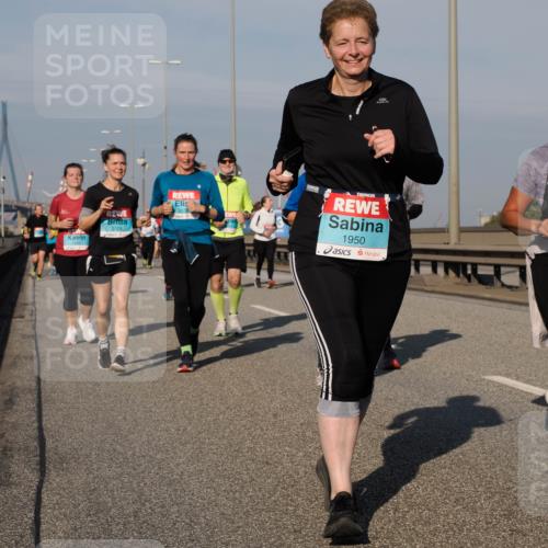03.10.2025 - Köhlbrandbrückenlauf Fabian Wolf http://msf.ph/oto/9063190 03.10.2025 10:06:38 Position 3 2019, 1950, 1914 meine-sportfotos.de