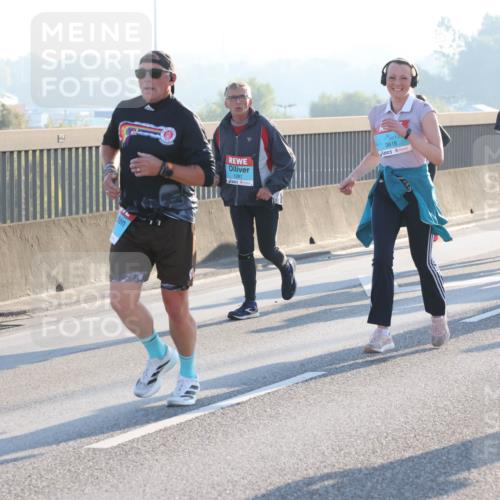 03.10.2025 - Köhlbrandbrückenlauf Lena Gebhardt http://msf.ph/oto/9063191 03.10.2025 09:20:43 Position 1 3818, 1699, 1287 meine-sportfotos.de