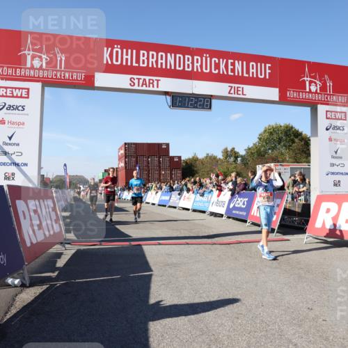 03.10.2025 - Köhlbrandbrückenlauf Lena Gebhardt http://msf.ph/oto/9063194 03.10.2025 13:12:28 Ziel 4189, 4266, 4638, 4700, 4745, 4908, 4973, 5062, 6565, 6566 meine-sportfotos.de