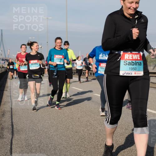 03.10.2025 - Köhlbrandbrückenlauf Fabian Wolf http://msf.ph/oto/9063203 03.10.2025 10:06:39 Position 3 29, 1950, 2019 meine-sportfotos.de