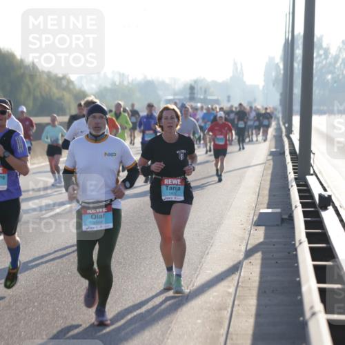 03.10.2025 - Köhlbrandbrückenlauf Jannik Wohlers http://msf.ph/oto/9063204 03.10.2025 09:16:06 Position 3 1415, 3344, 1412 meine-sportfotos.de