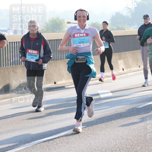 03.10.2025 - Köhlbrandbrückenlauf Lena Gebhardt http://msf.ph/oto/9063206 03.10.2025 09:20:43 Position 1 1287, 3818, 1699 meine-sportfotos.de