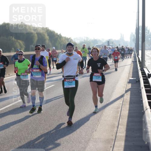 03.10.2025 - Köhlbrandbrückenlauf Jannik Wohlers http://msf.ph/oto/9063239 03.10.2025 09:16:07 Position 3 1415, 3344, 1412 meine-sportfotos.de