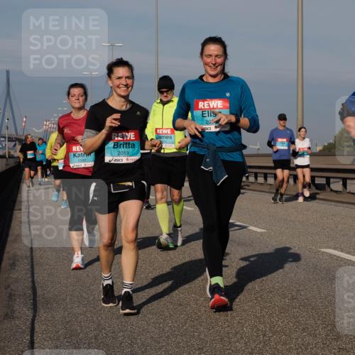 03.10.2025 - Köhlbrandbrückenlauf Fabian Wolf http://msf.ph/oto/9063251 03.10.2025 10:06:40 Position 3 20, 904, 1592, 2019, 2925 meine-sportfotos.de