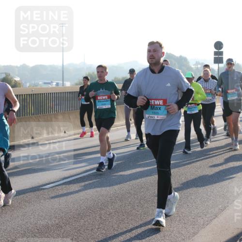 03.10.2025 - Köhlbrandbrückenlauf Lena Gebhardt http://msf.ph/oto/9063269 03.10.2025 09:20:45 Position 1 3818, 1699, 1505 meine-sportfotos.de