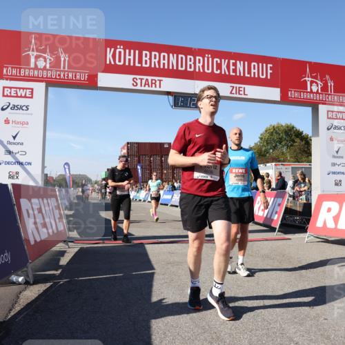 03.10.2025 - Köhlbrandbrückenlauf Lena Gebhardt http://msf.ph/oto/9063270 03.10.2025 13:12:31 Ziel 4189, 4609, 4638, 4700, 4745, 4858, 4864, 4873, 4908, 4973, 6466 meine-sportfotos.de